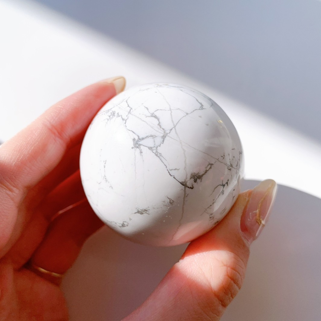 ハウライト 丸玉