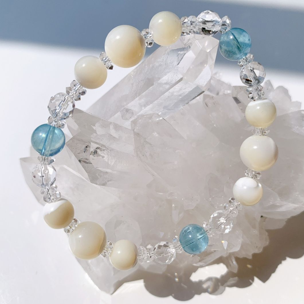 [93Y]マザーオブパール,アクアマリン,水晶 ブレスレット