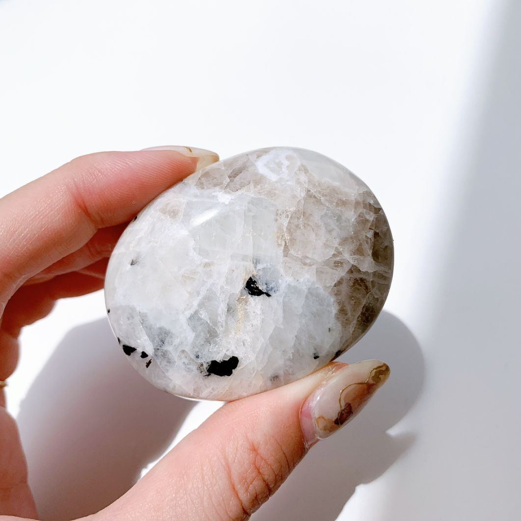 レインボームーンストーン にぎり石