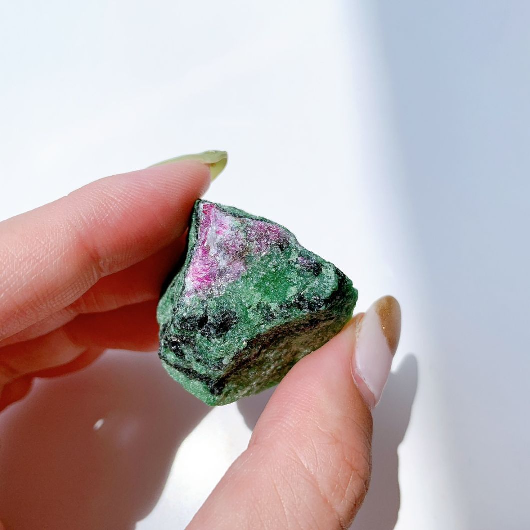 ルビーインゾイサイト 原石