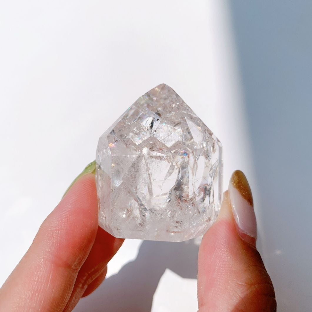 レインボー水晶 ポイント