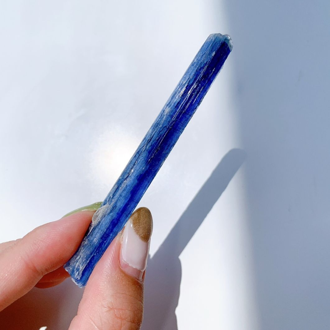 カイヤナイト 原石