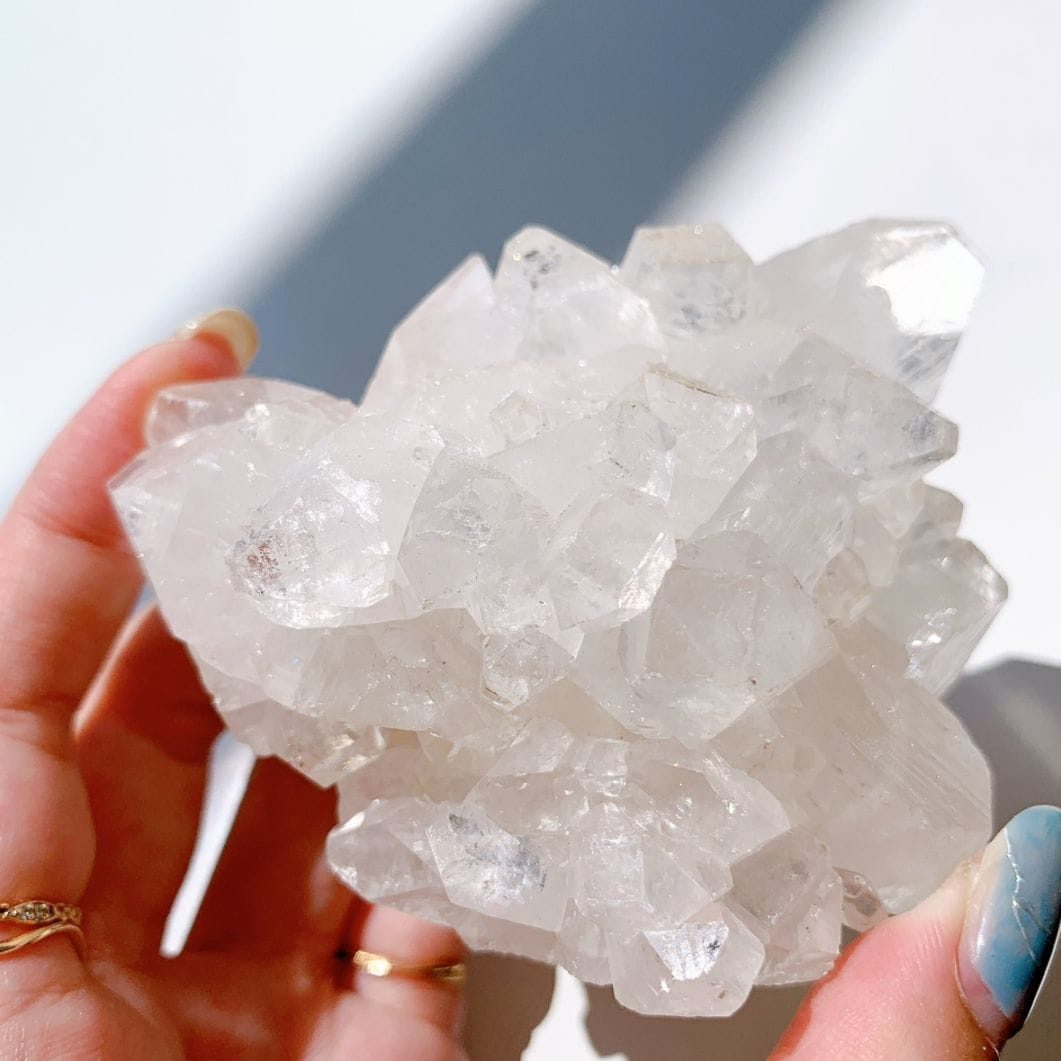 アポフィライト 原石