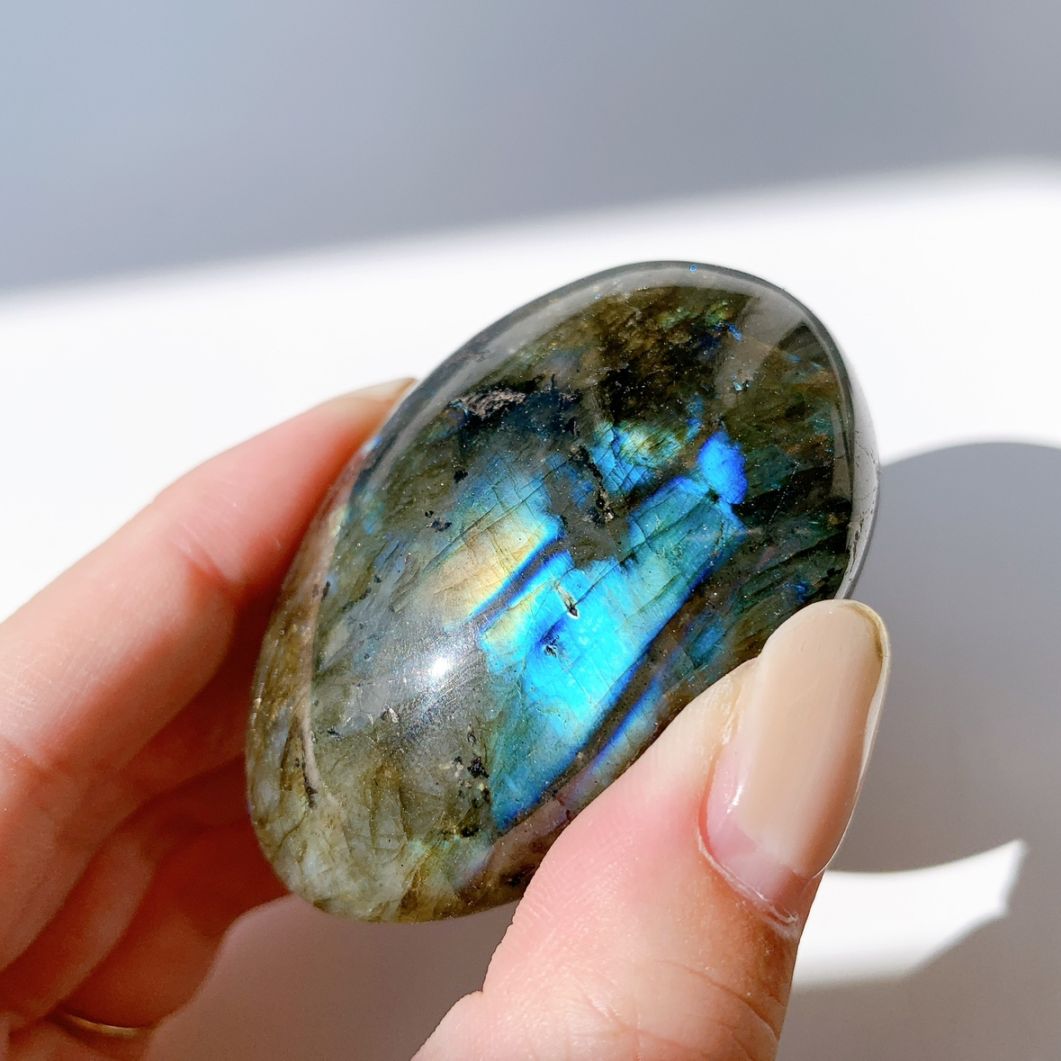 ラブラドライト にぎり石