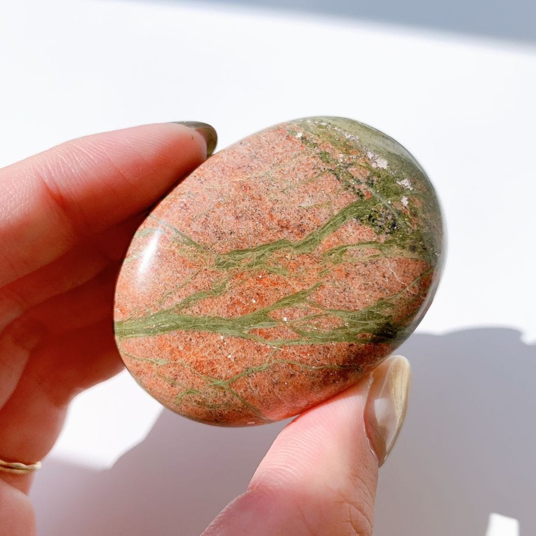 ユナカイト にぎり石