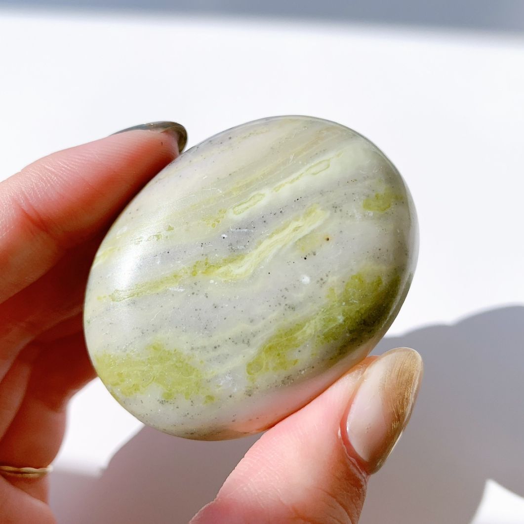 hhkk様　高品質　グリーンサンドストーン　パーム　握り石　キラキラ　人工石 hhkk様 高品質 グリーンサンドストーン パーム 握り石 キラキラ 人工石