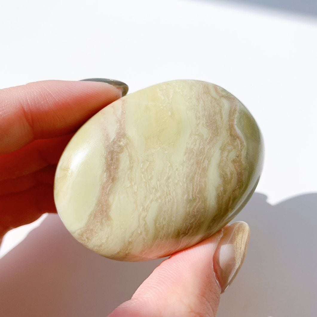 サーペンティン にぎり石