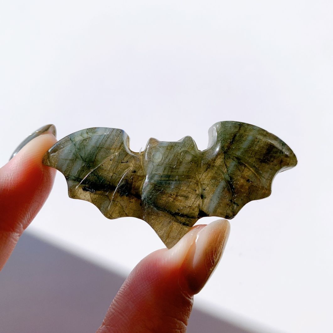 ラブラドライト コウモリ彫刻