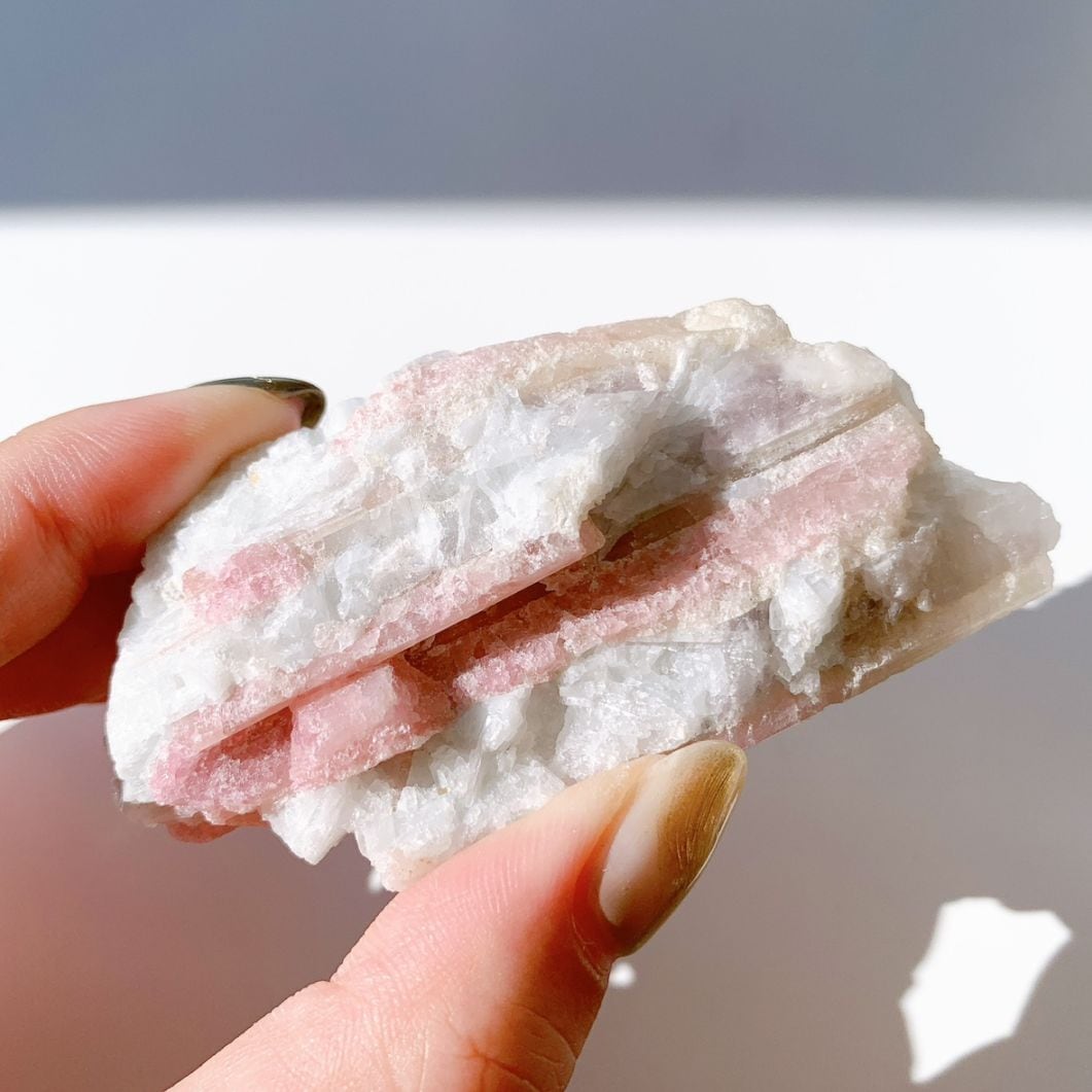 ピンクトルマリンonアルバイト 原石