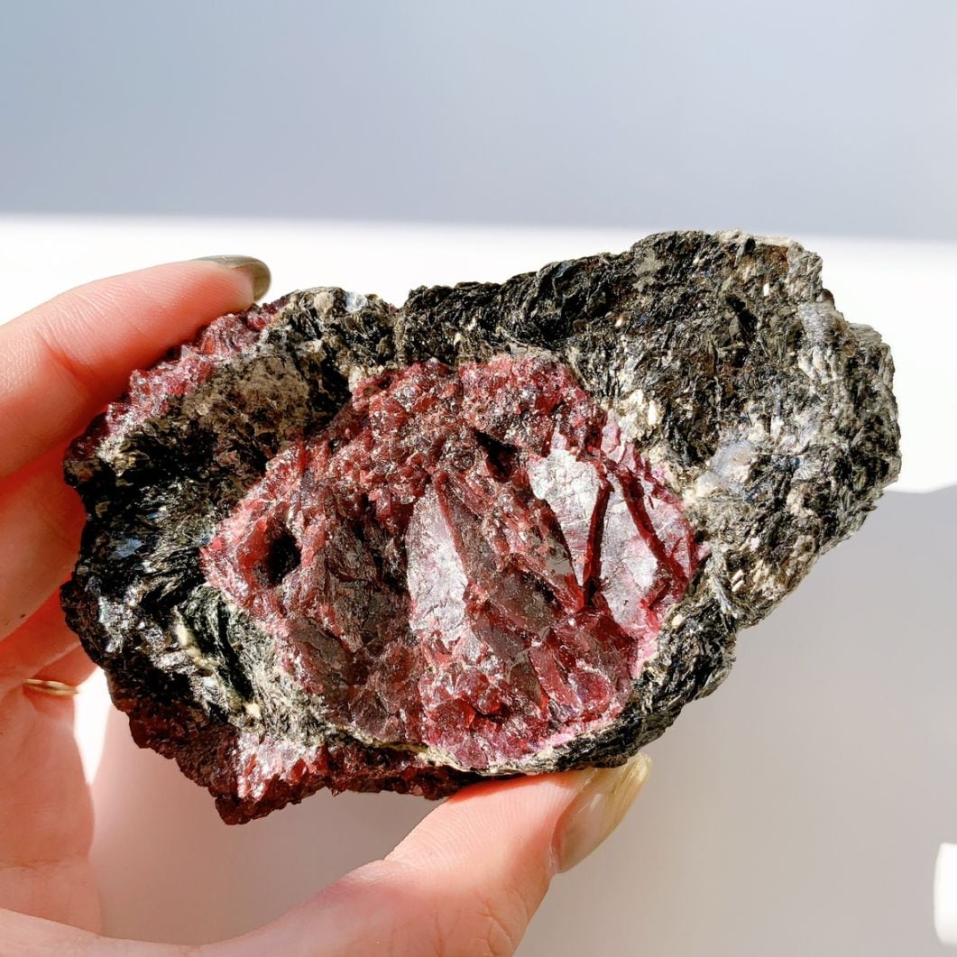 ガーネットonバイオタイト 原石