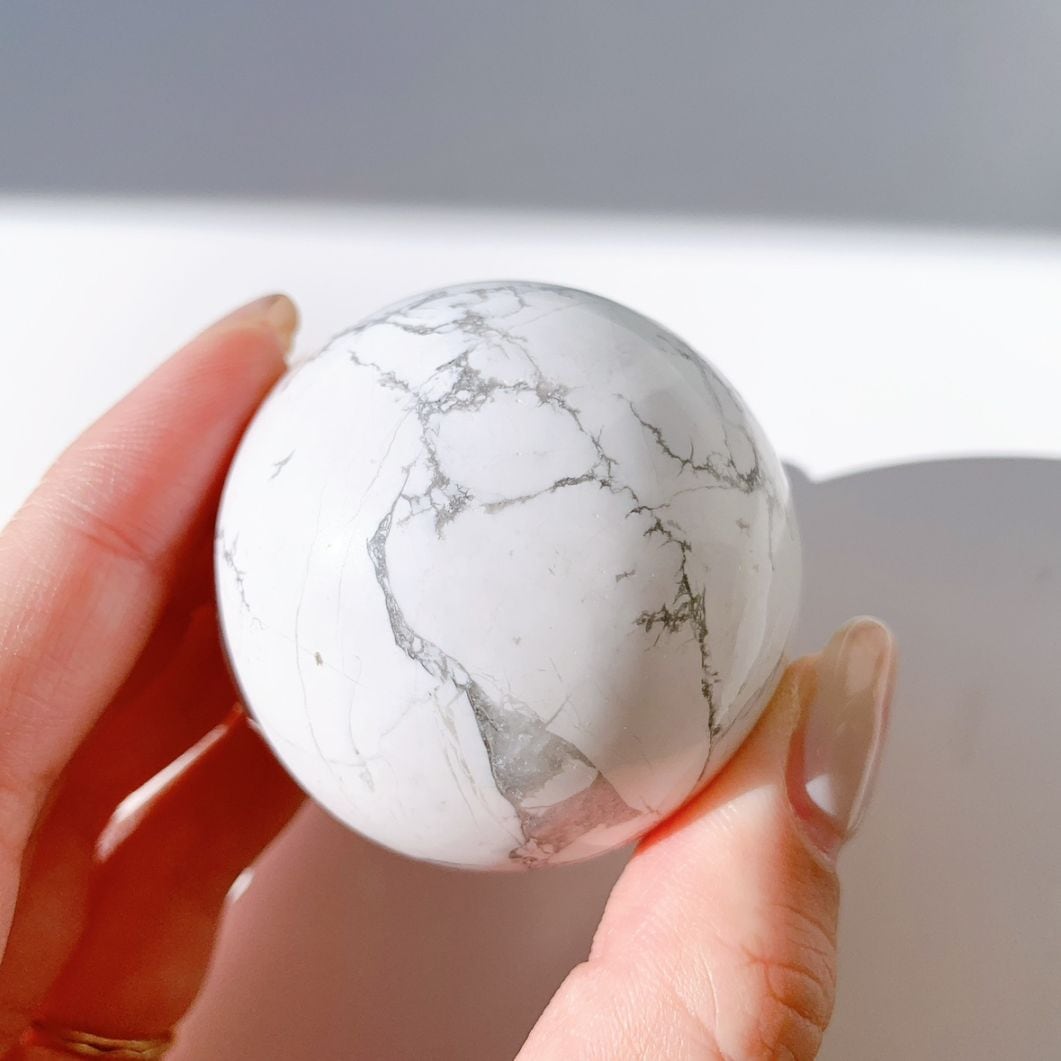 ハウライト 丸玉