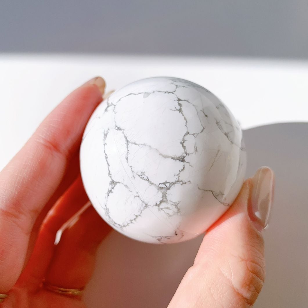 ハウライト 丸玉