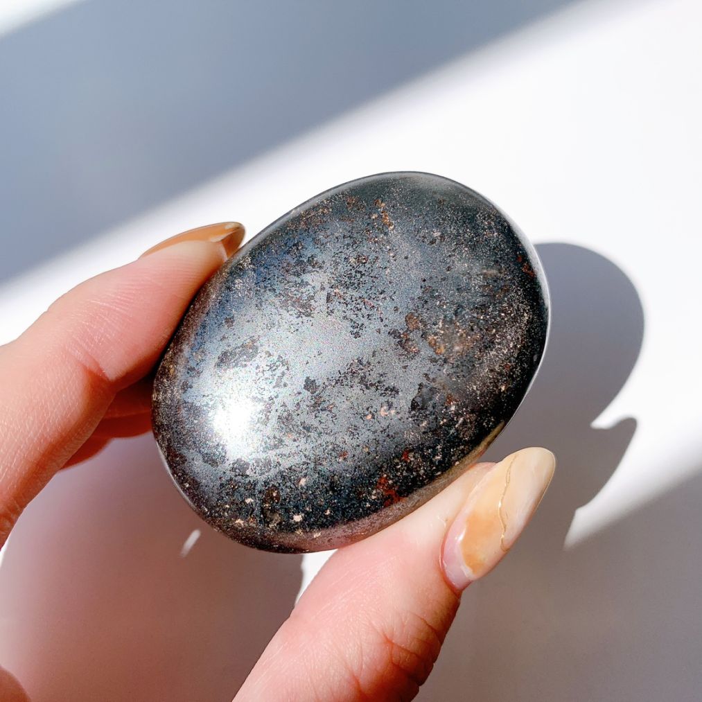 ヘマタイト にぎり石