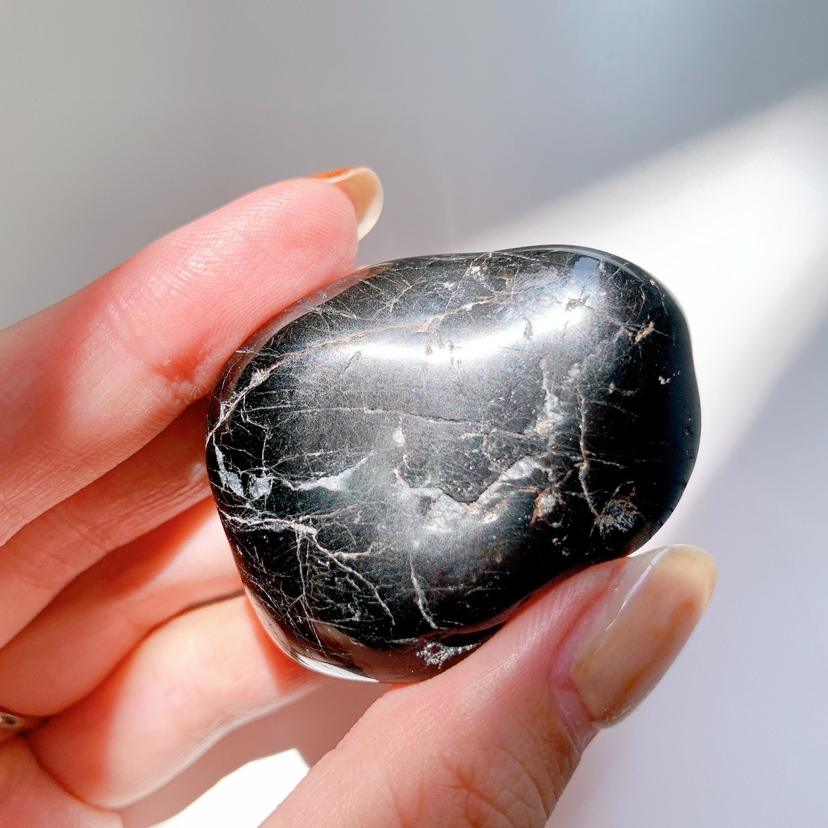 ブラックトルマリン タンブル 大 | 保護・魔除け・電磁波 | Crystals
