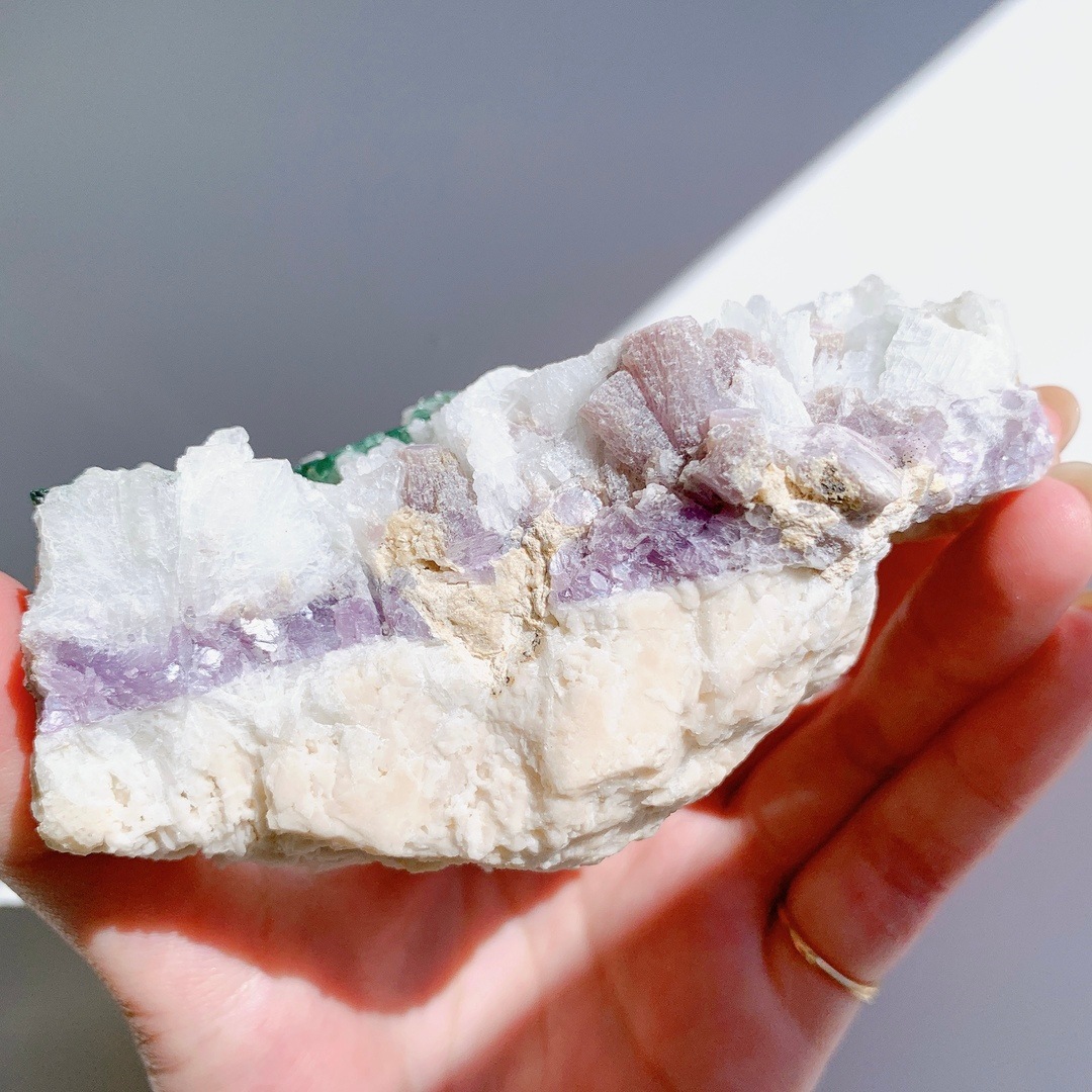 ウォーターメロントルマリンwithアルバイトwithレピドライト 原石