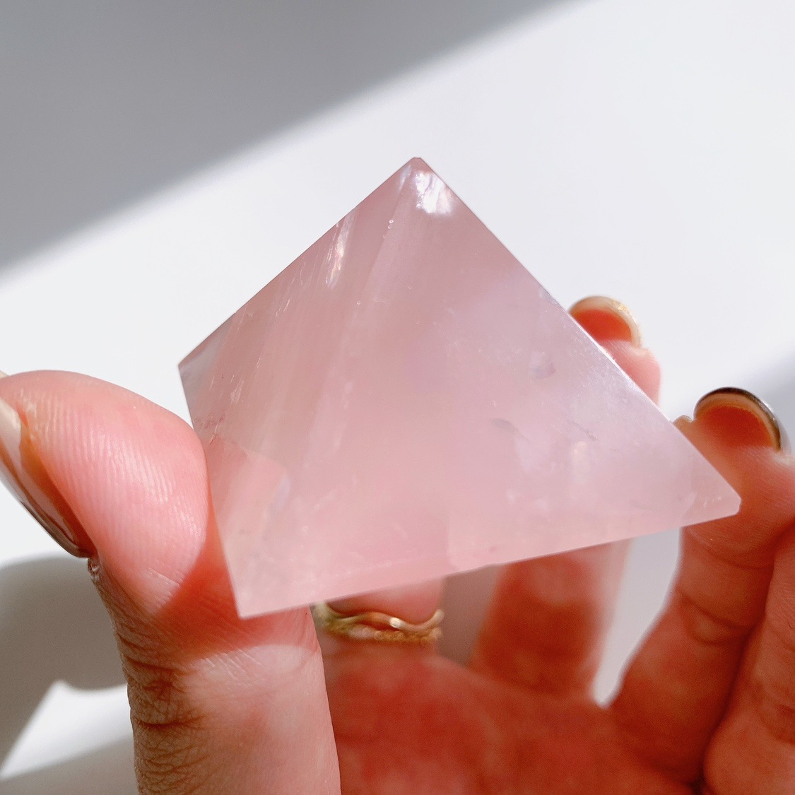 ピラミッド　ローズクォーツ　ピラミッド　クリスタル　パワーストーン　幸運　開運 楽天市場】パワーストーン ピラミッド ローズクォーツ 【お手元