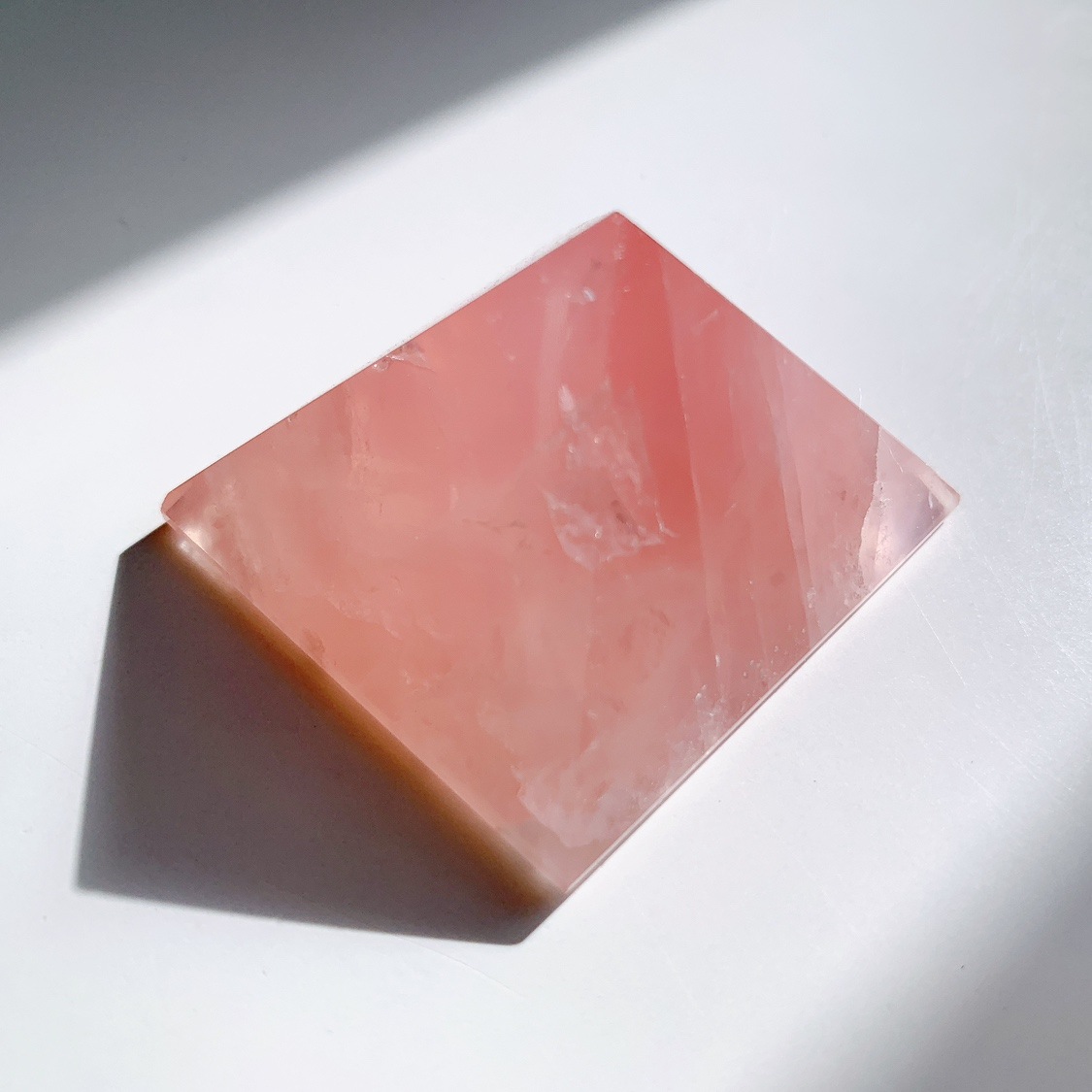 ローズクォーツ ピラミッド型 | ピラミッド型 | Crystals by Purely