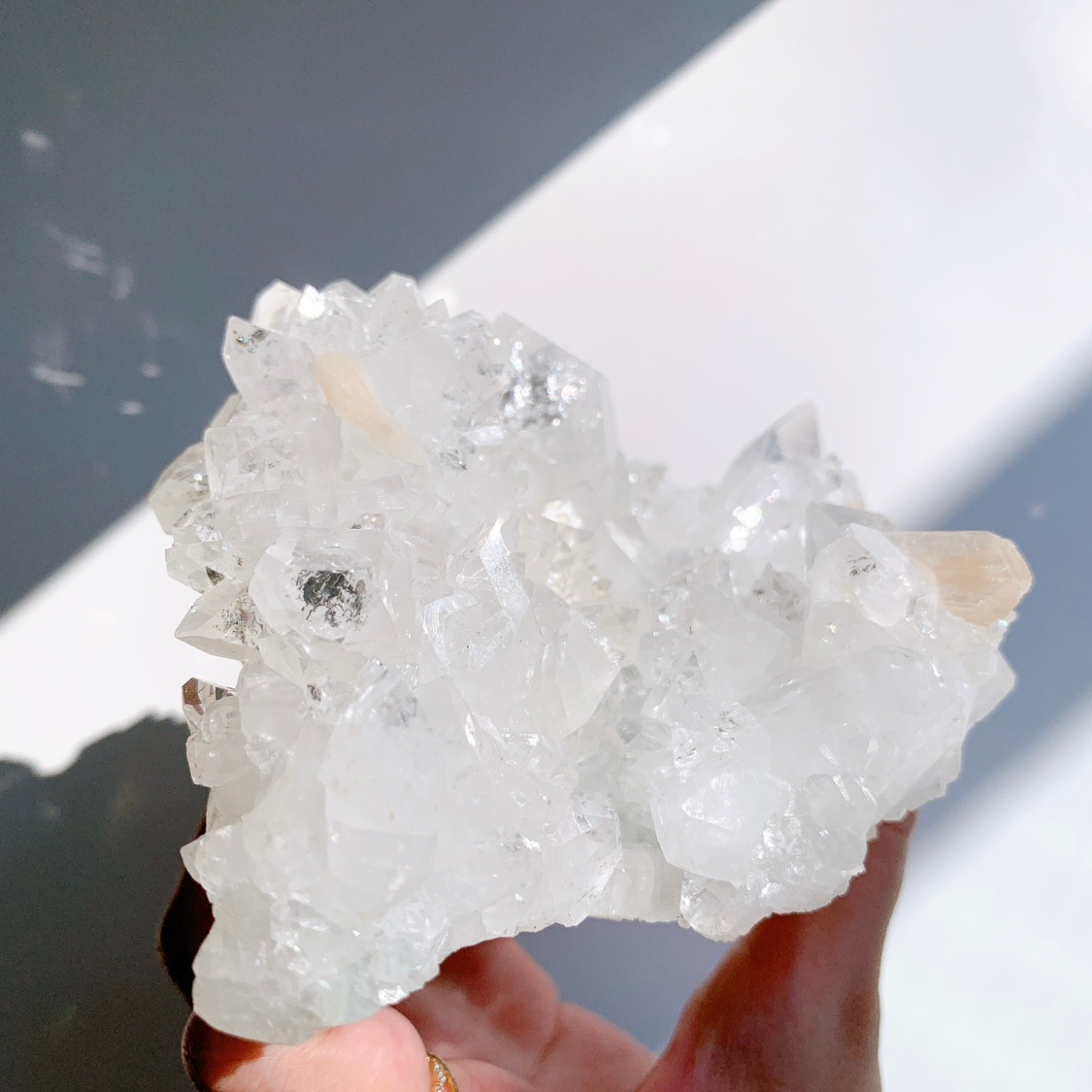 アポフィライト 原石