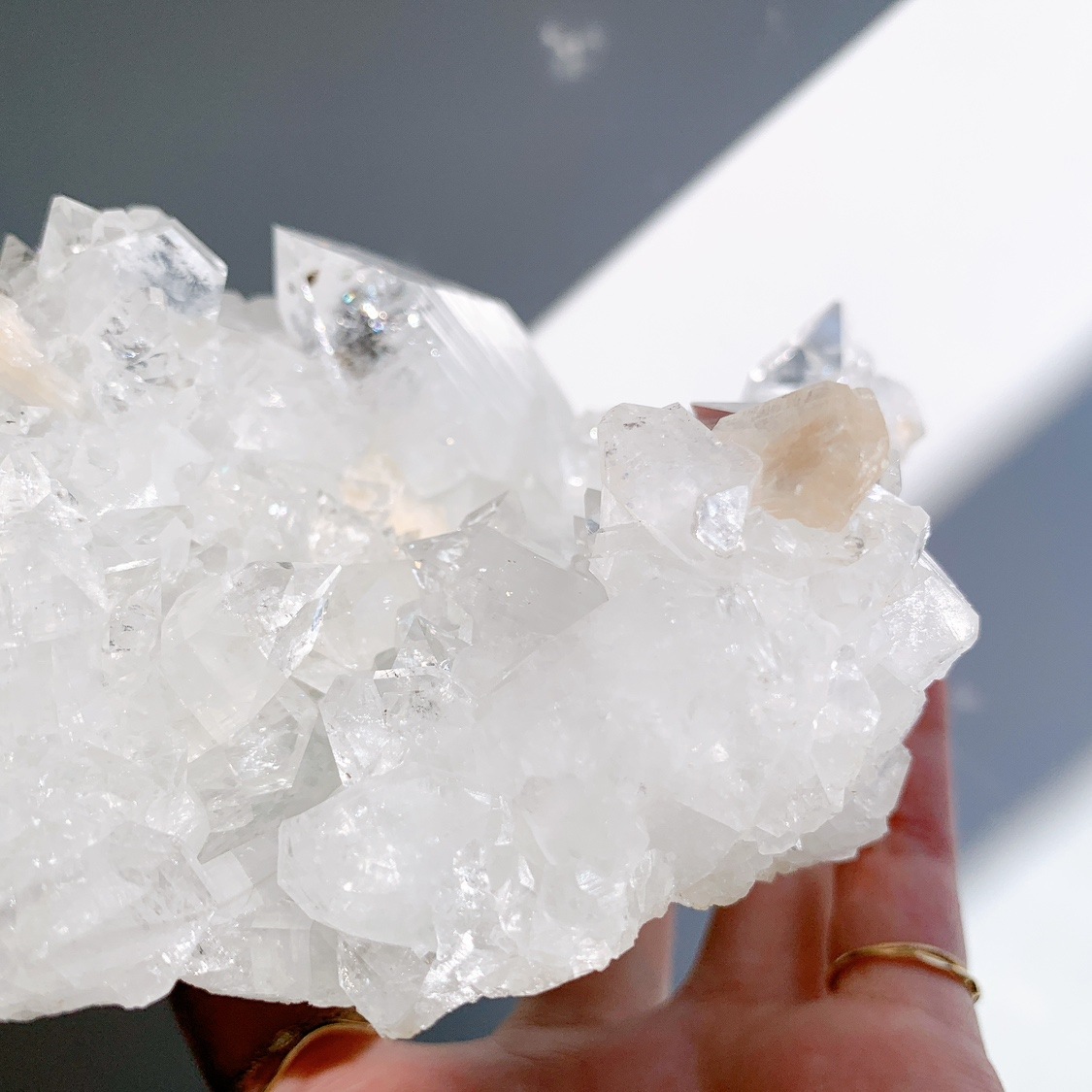 アポフィライト 原石