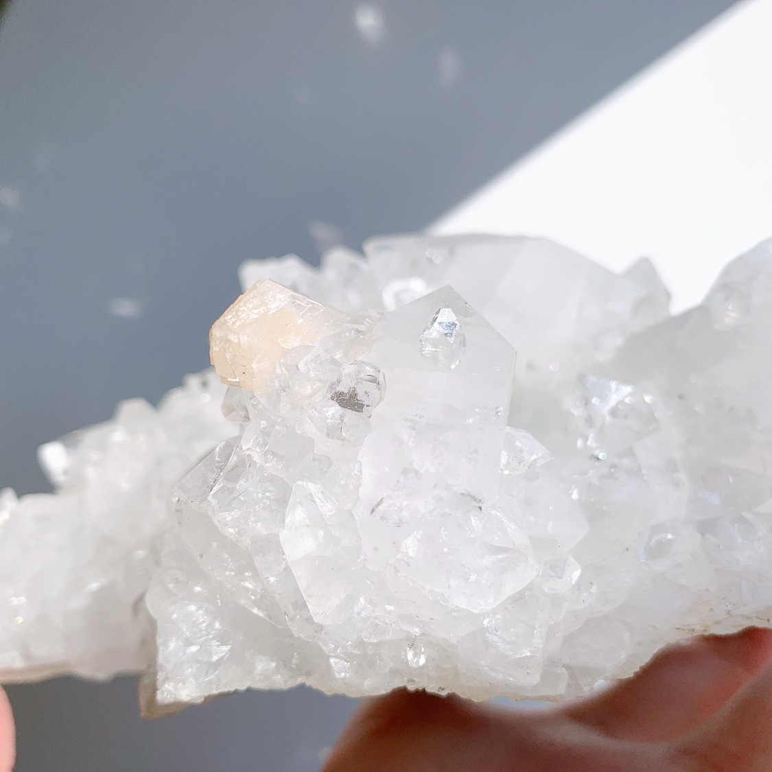 アポフィライト 原石