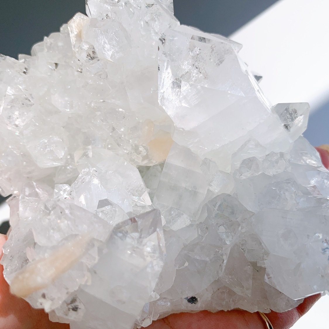 アポフィライト 原石