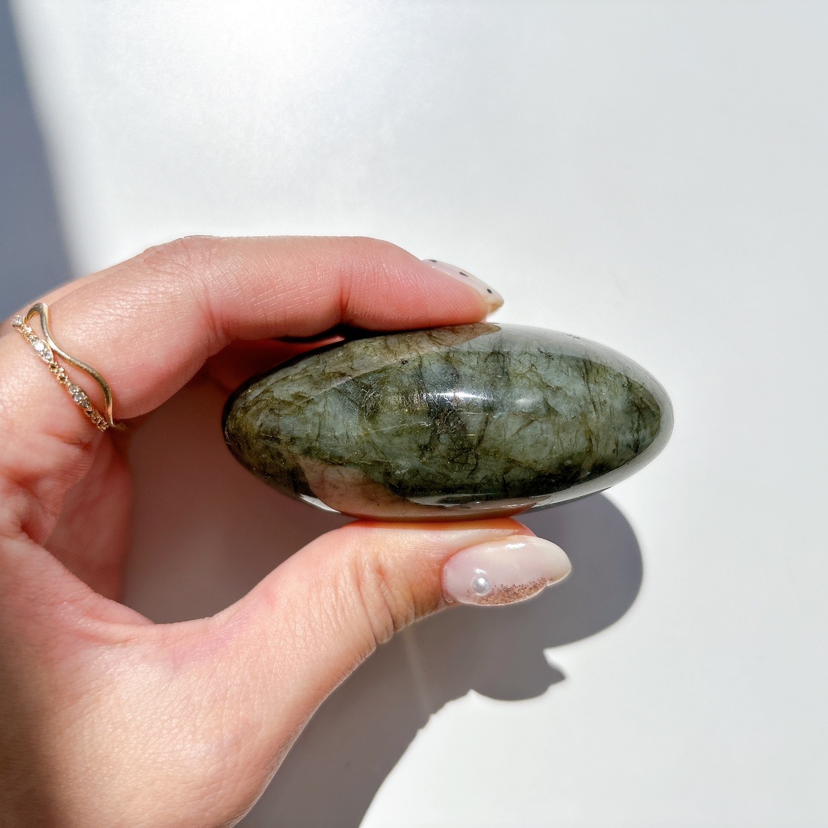 ラブラドライト にぎり石 | パームストーン（にぎり石