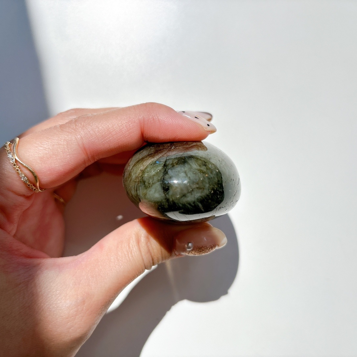 ラブラドライト にぎり石 | パームストーン（にぎり石