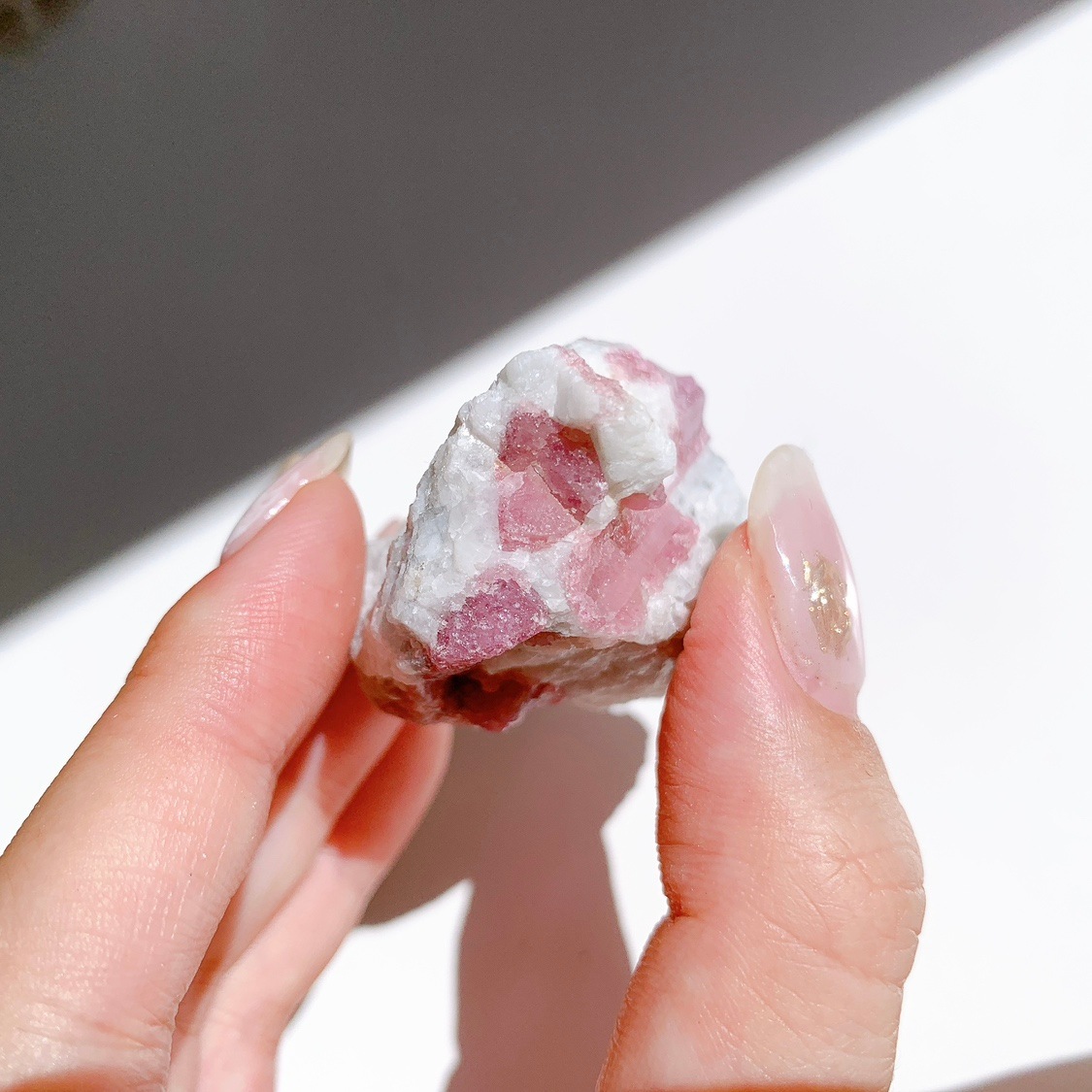 ピンクトルマリンonアルバイト 原石