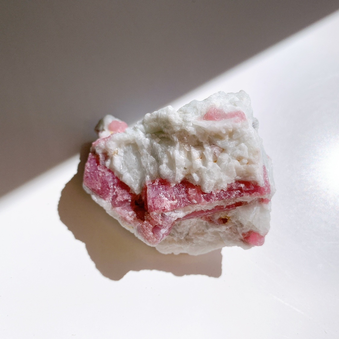 ピンクトルマリンonアルバイト 原石