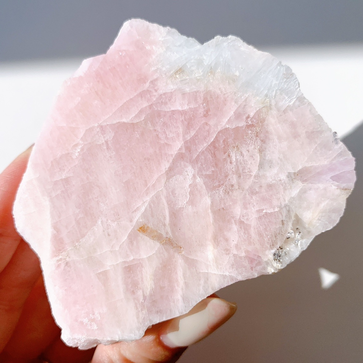 モルガナイトwihクンツァイト 半面研磨 | 原石 | Crystals by Purely