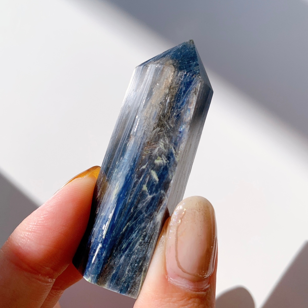 カイヤナイト ポイント | ポイント | Crystals by Purely