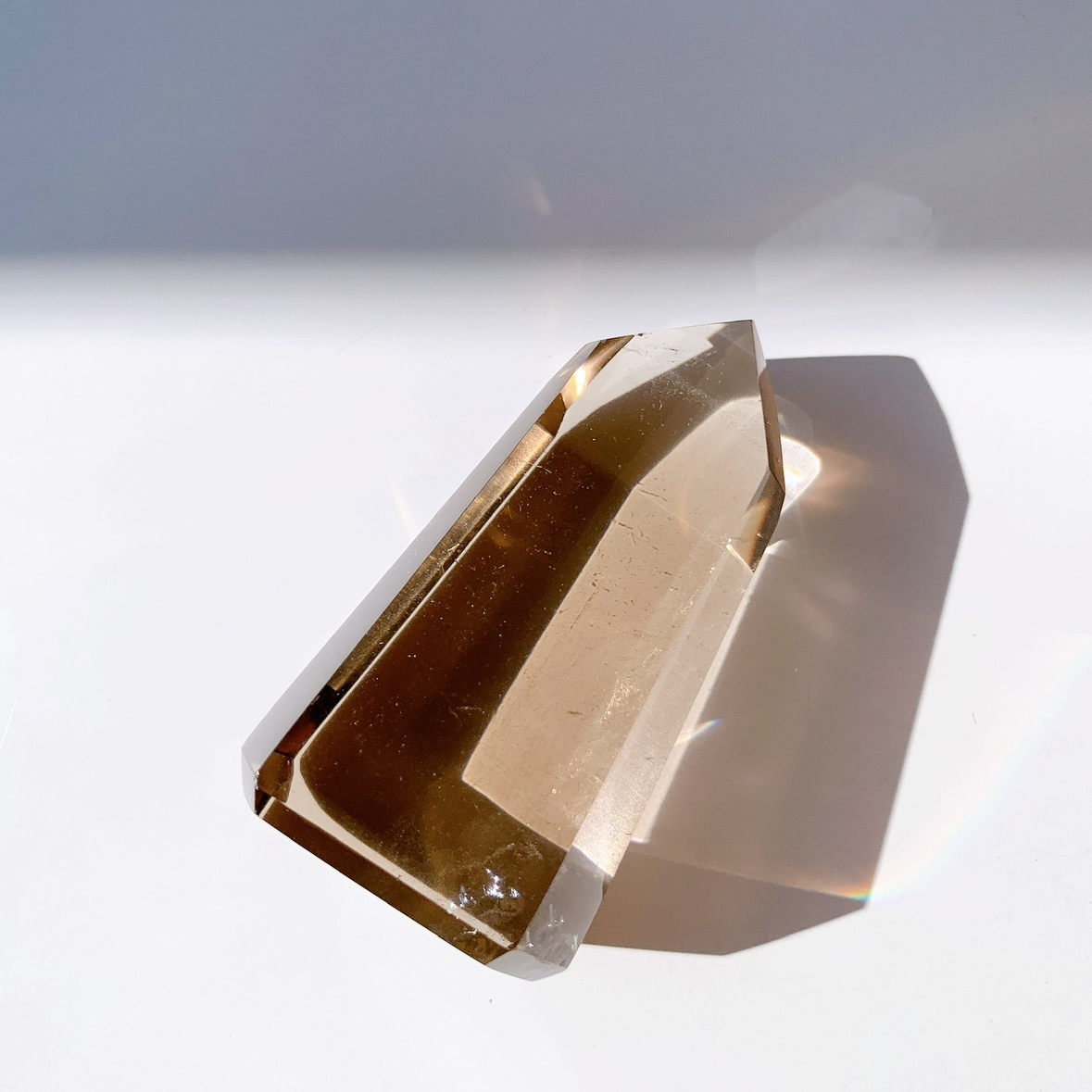 スモーキークォーツ ポイント型クリスタル スモーキークォーツ ポイント | ポイント | Crystals by Purely