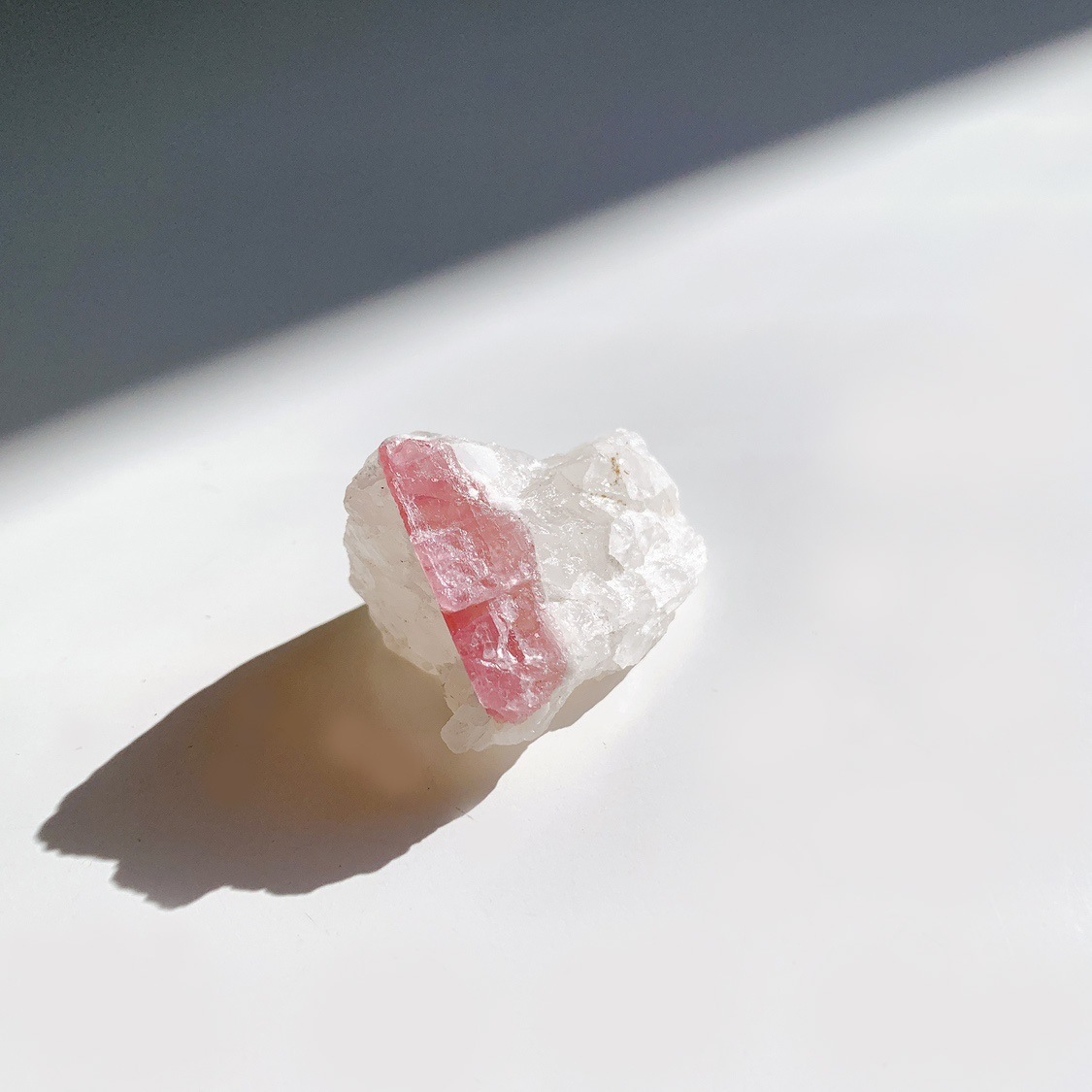ピンクトルマリン 300g 電気石 スフィア 原石 鑑賞石 自然石 誕生石 鉱物 ピンクトルマリン 8kg 電気石 スフィア 原石 鑑賞石 自然石