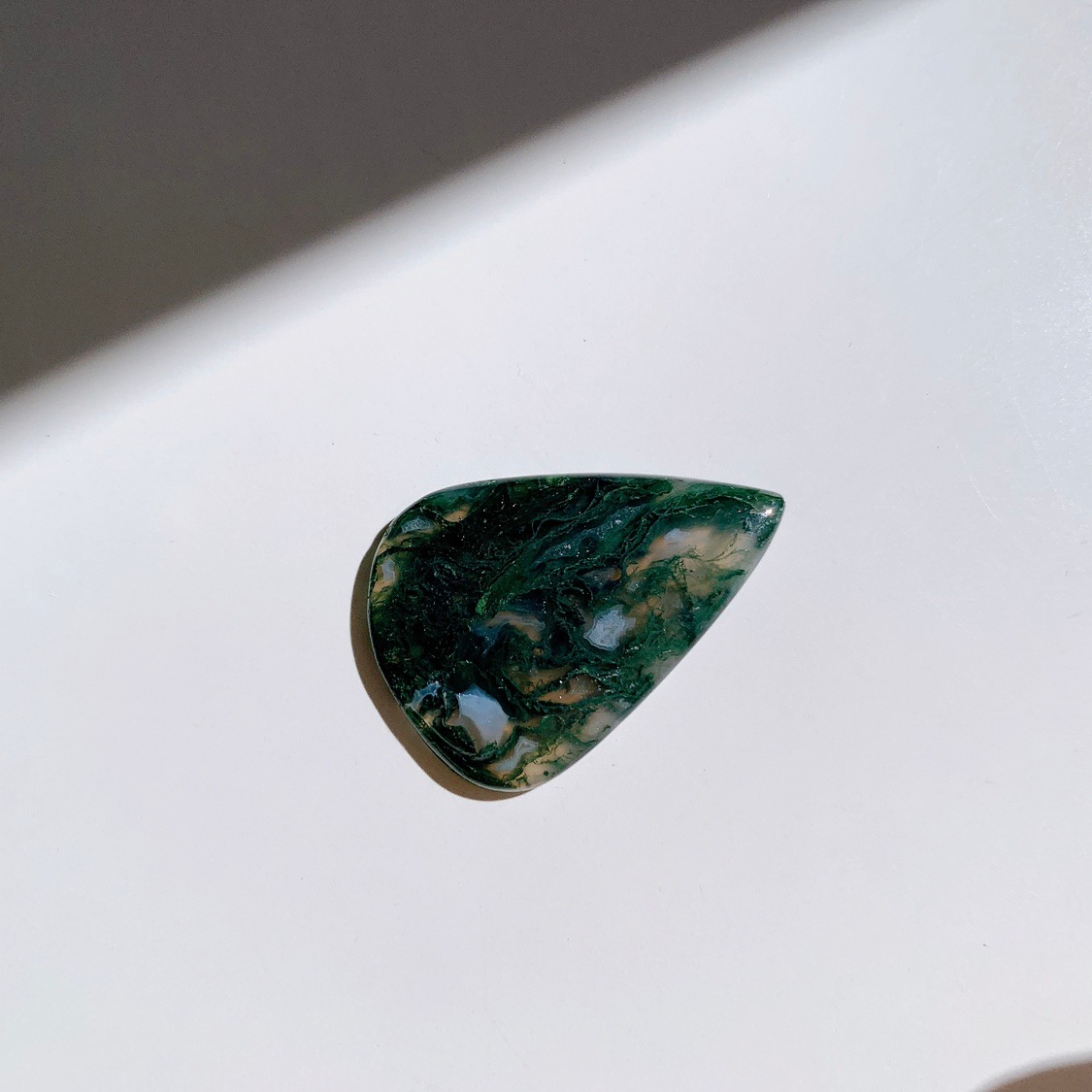 モスアゲート　タートル モスアゲート[318] 41x19mm 39Cts / 天然石ルース | Attic Natura