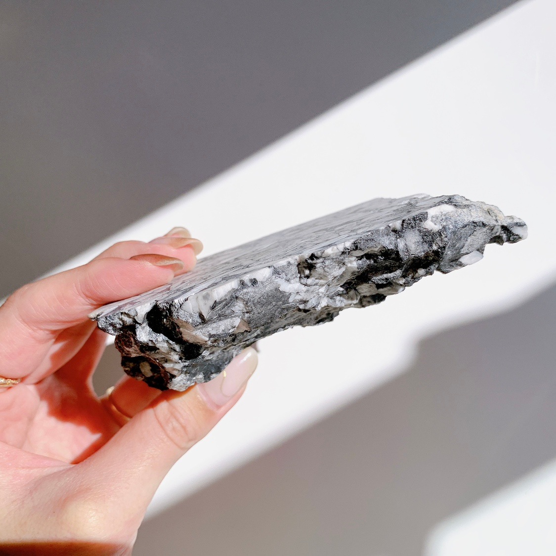 ピノライト原石（2面研磨） | 原石 | Crystals by Purely