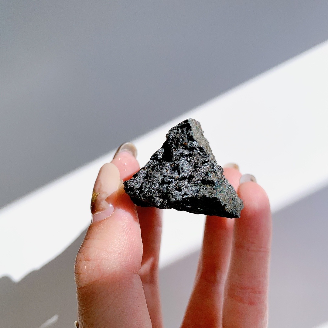 レインボーヘマタイト 原石 | 原石 | Crystals by Purely