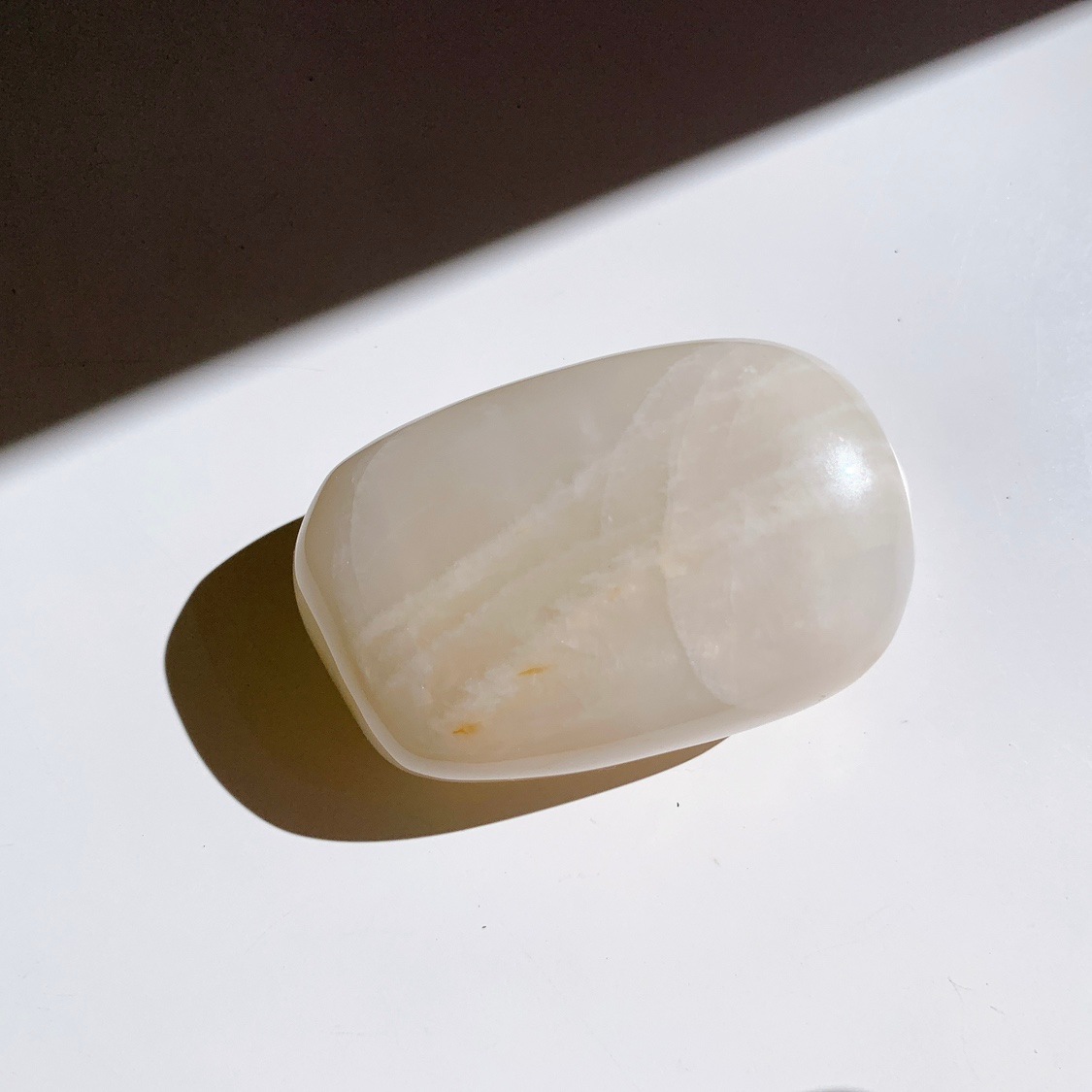 高品質 ホワイトムーンストーンパームNo.1836 ホワイト ムーンストーン / パーム 握り石 | ariife.公式