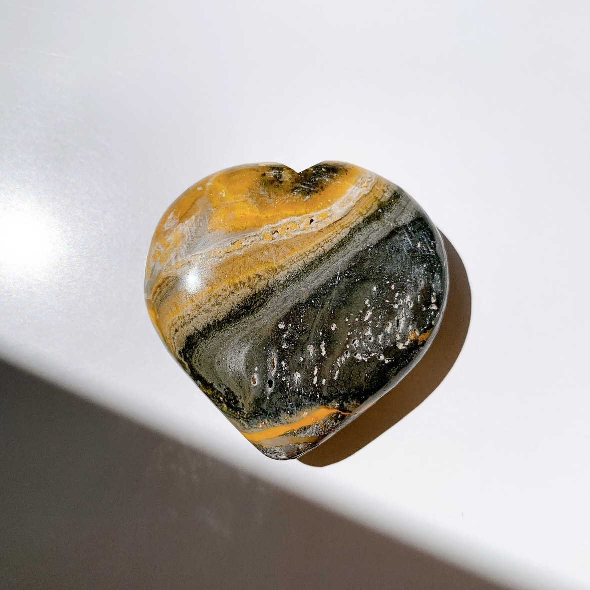 バンブルビージャスパー ハート型