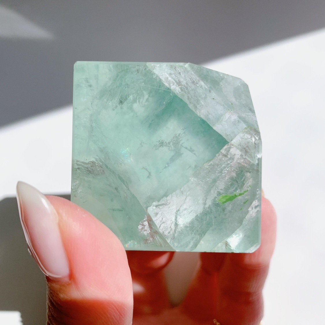 136g 縁取りフローライト キューブタイプ 鉱物標本 フローライト フローライト キューブ型 | その他 | Crystals by Purely