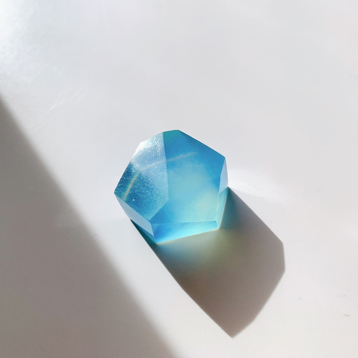 高品質✨虹入り水晶ポリッシュ ラフカット 318g 高品質 天然水晶 原石 ポリッシュ 天然石専門店/鬮石