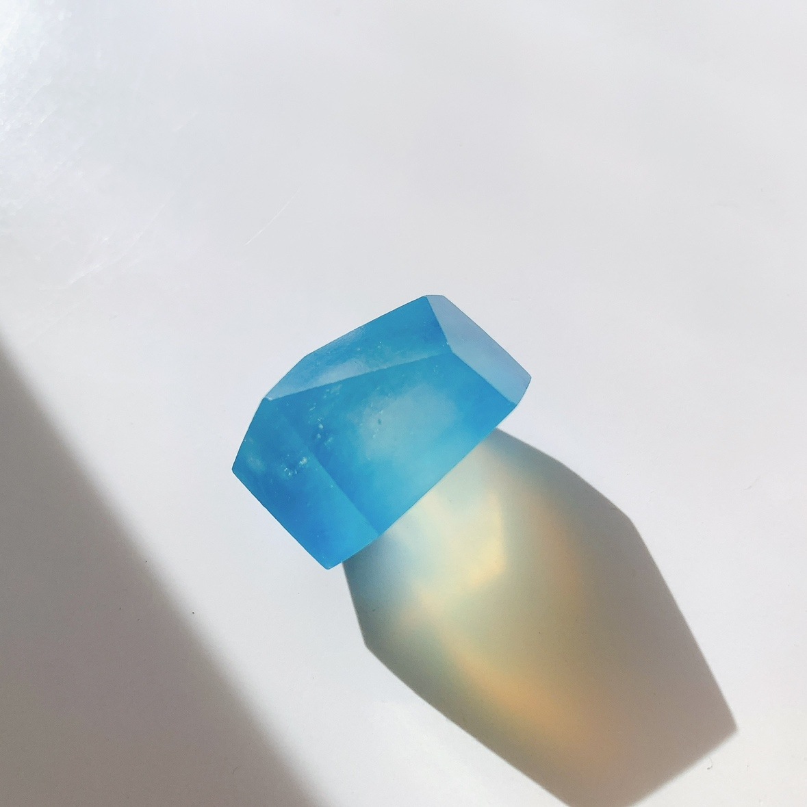 高品質✨虹入り水晶ポリッシュ ラフカット 318g 高品質 天然水晶 原石 ポリッシュ 天然石専門店/鬮石