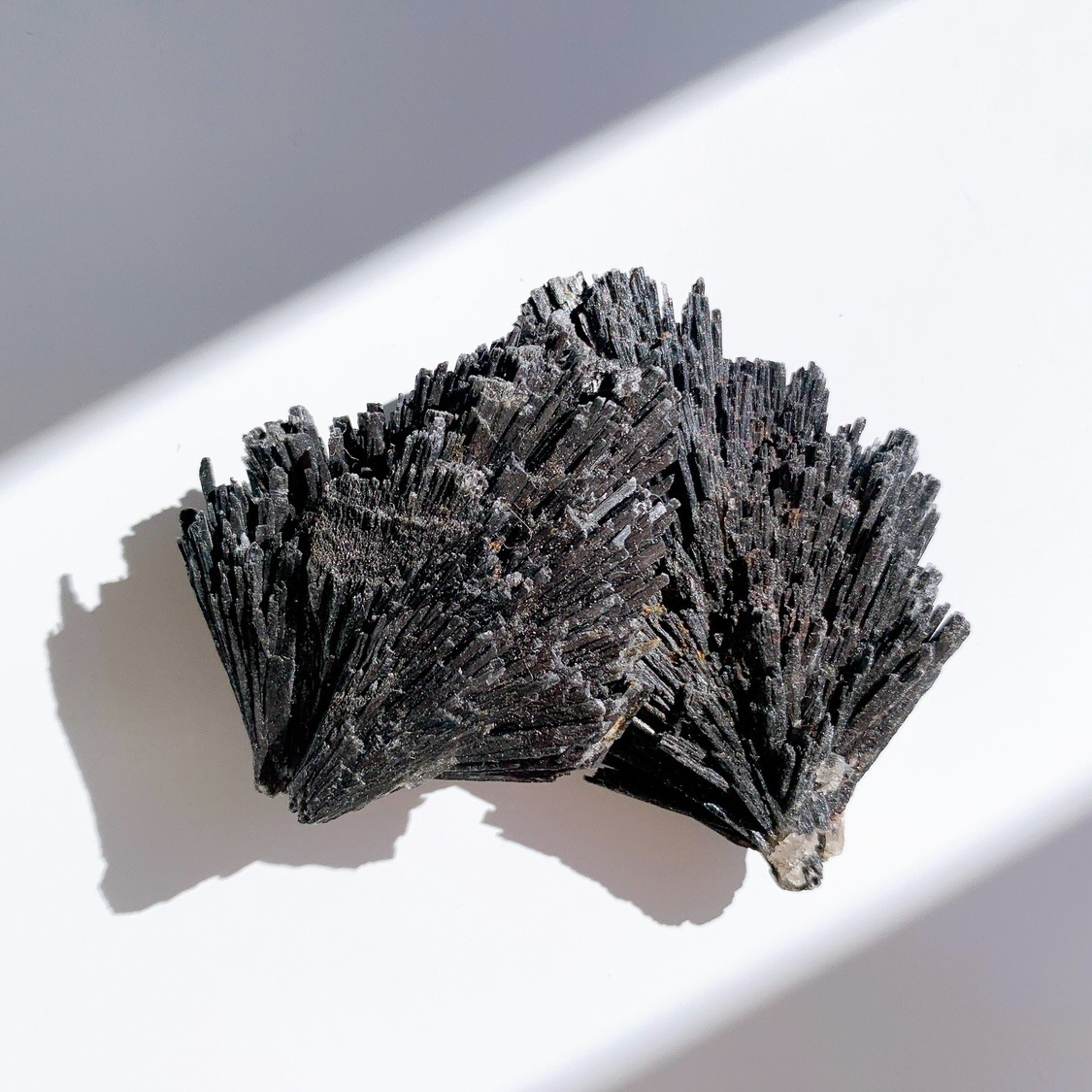 ブラックカイヤナイト 原石