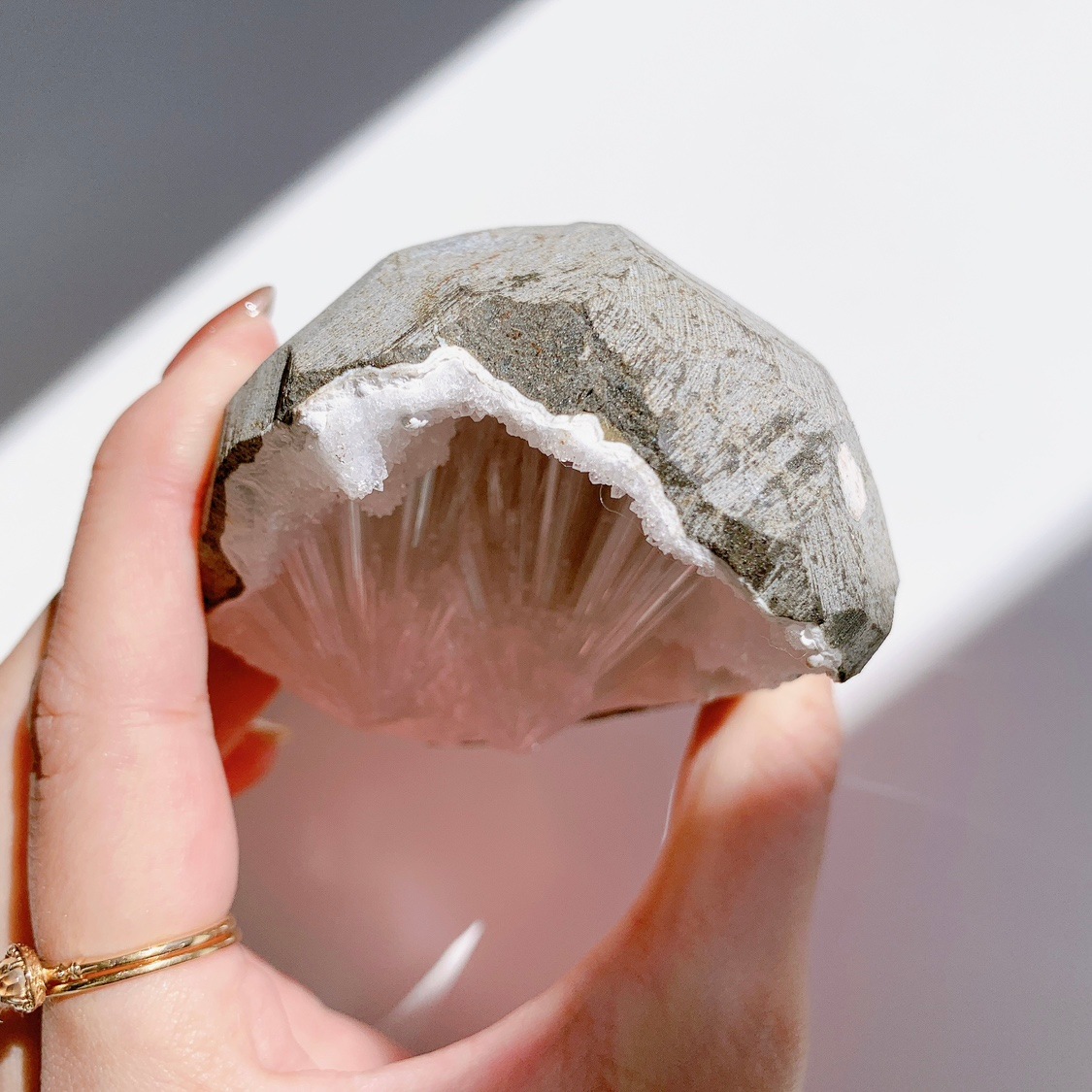 スコレサイト　カルセドニー スコレサイトwithカルセドニー 原石 | 原石 | Crystals by Purely
