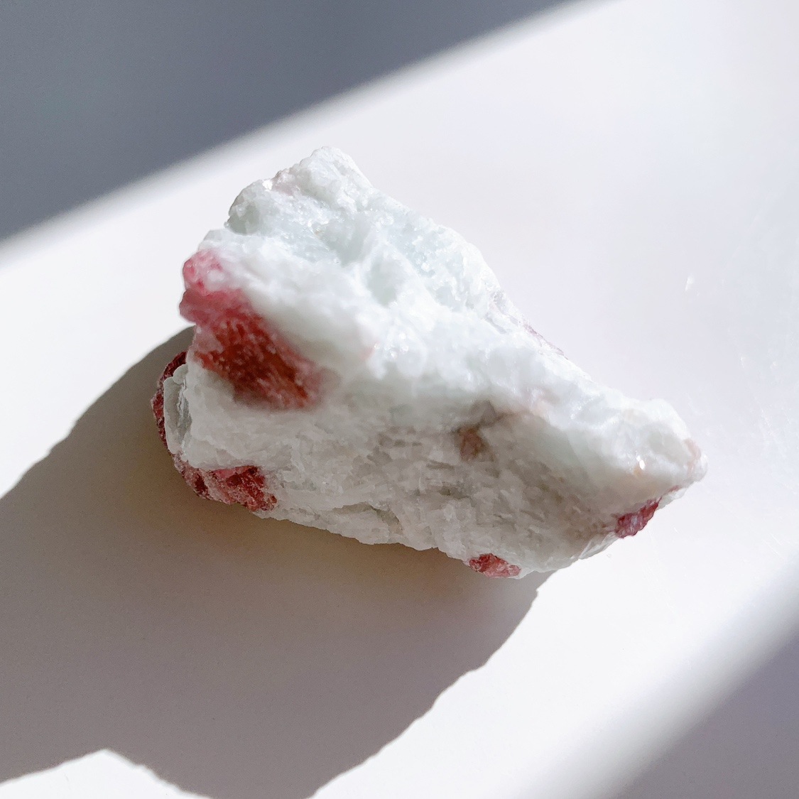 ピンクトルマリンonアルバイト 原石