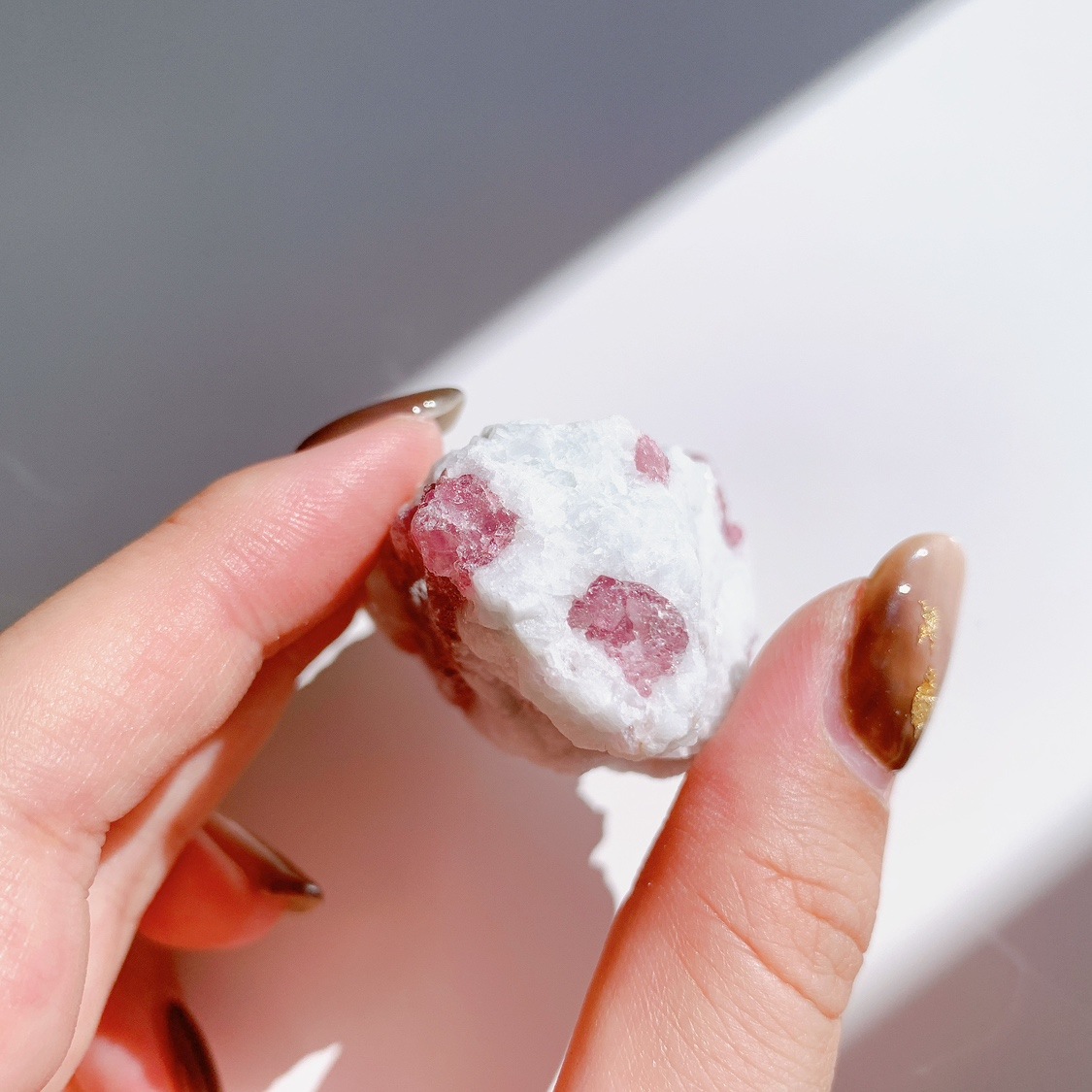 ピンクトルマリンonアルバイト 原石