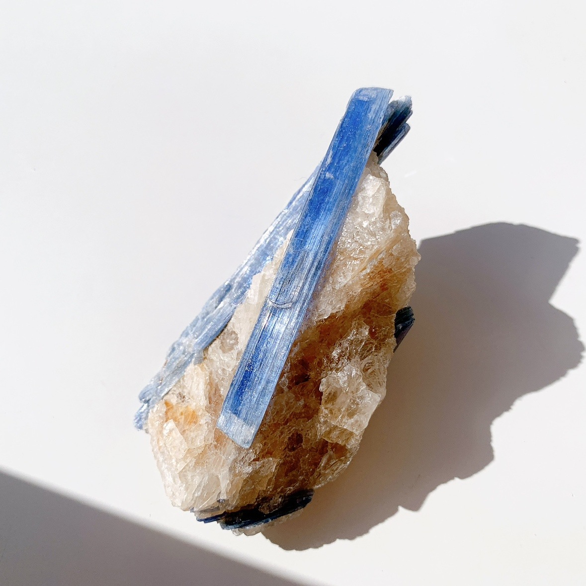 カイヤナイト 原石 母岩付き