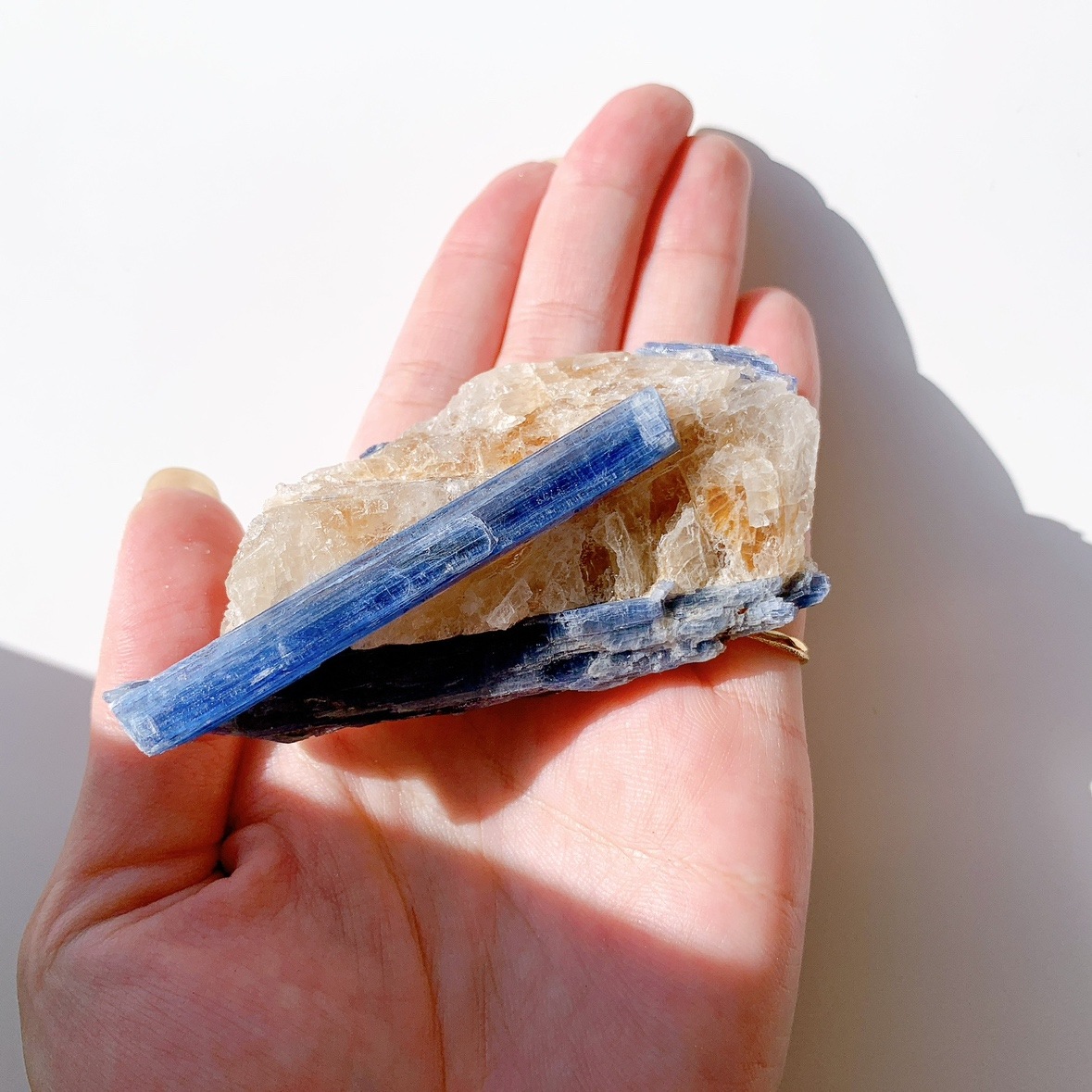 カイヤナイト 原石 母岩付き