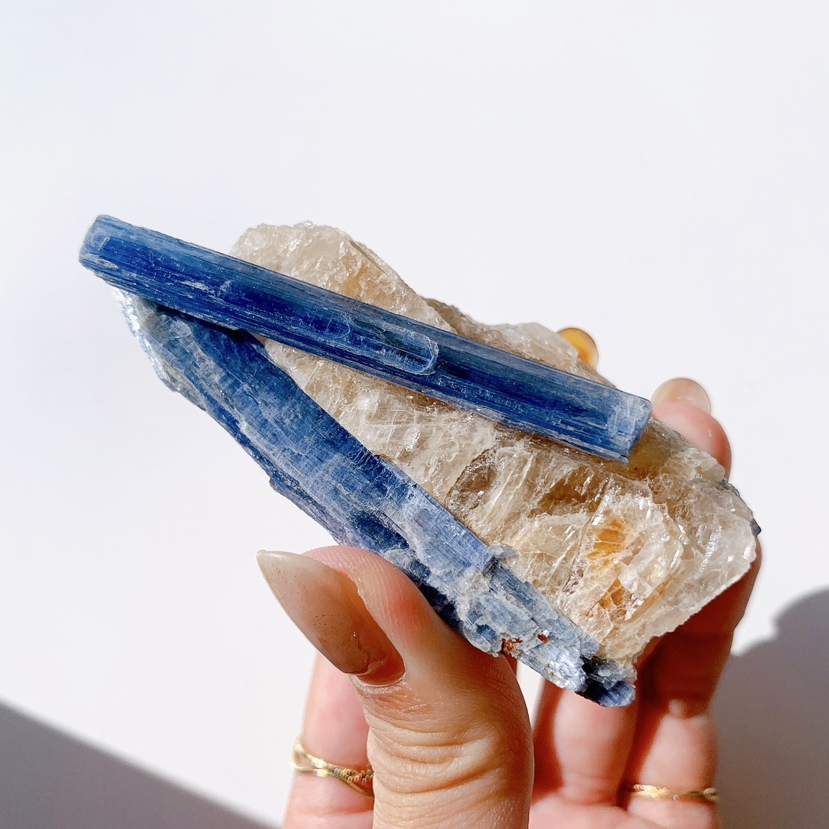 カイヤナイト 原石 母岩付き