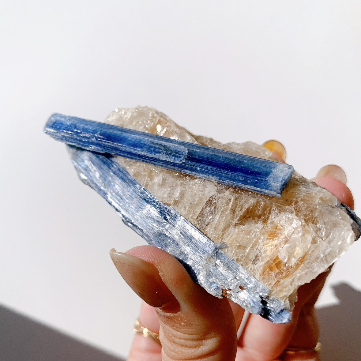 カイヤナイト 原石 母岩付き