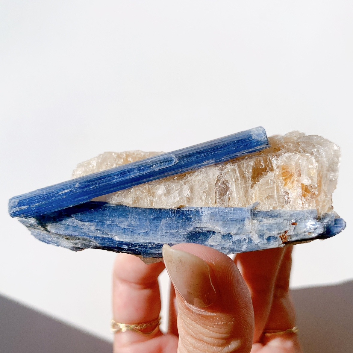 カイヤナイト 原石 母岩付き